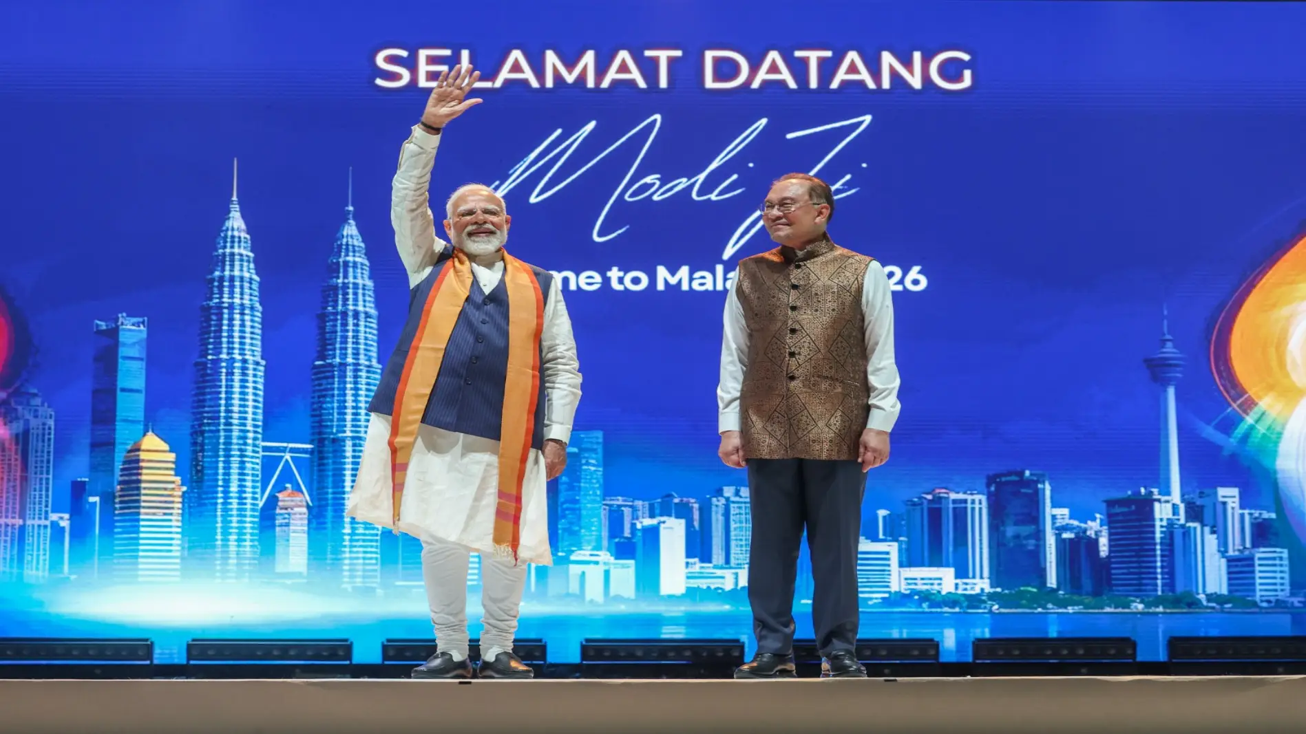 PM Modi Joins Malaysian Counterpart at Grand ‘Selamat Datang Modi Ji’ Diaspora Event in Kuala Lumpur