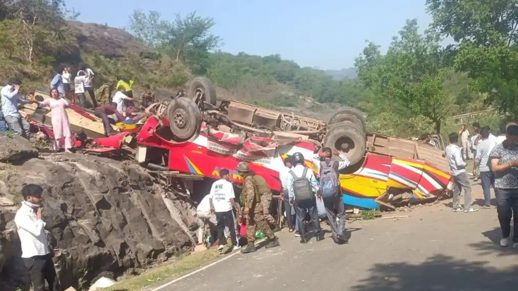Udhampur (J&K): At Least 16 Dead, Several Injured as Passenger Bus Plunges into Gorge