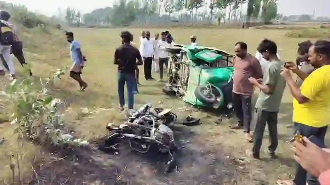 Tragic Accident on Nanpara-Lakhimpur Highway: Bike Rider Burnt Alive After Collision With Tempo